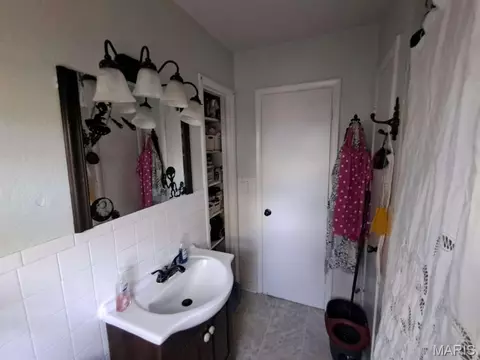 Bath - 209 E Sunset Dr, Hale, MO 64643 photo 2 of 2