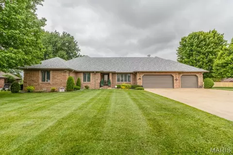417 Lantern Ln, Lebanon, MO 65536