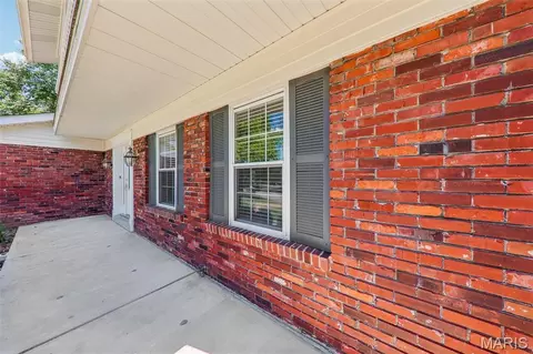 Exterior - 70 Breezeview Dr, Ballwin, MO 63021 photo 4 of 17