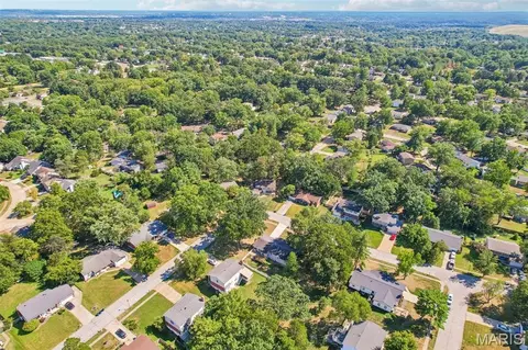 View/Area - 70 Breezeview Dr, Ballwin, MO 63021 photo 2 of 8
