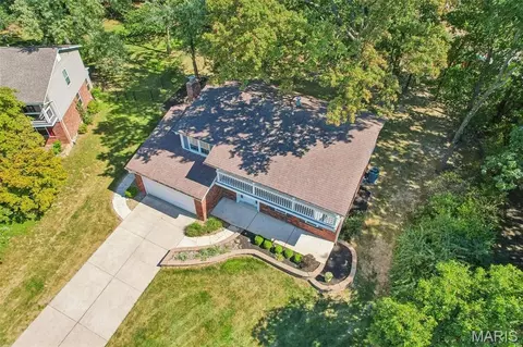 View/Area - 70 Breezeview Dr, Ballwin, MO 63021 photo 1 of 8