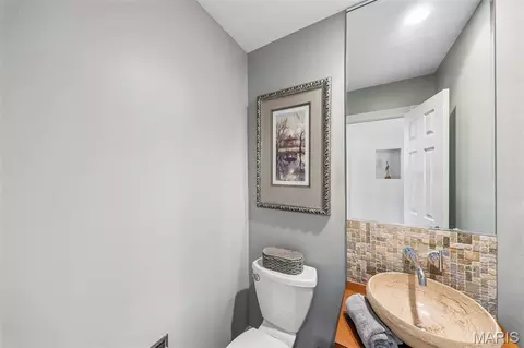 Bath - 70 Breezeview Dr, Ballwin, MO 63021 photo 3 of 3