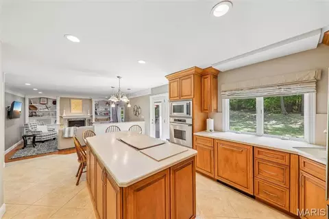 Kitchen - 70 Breezeview Dr, Ballwin, MO 63021 photo 4 of 5