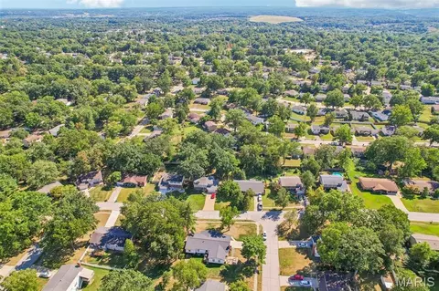 View/Area - 70 Breezeview Dr, Ballwin, MO 63021 photo 4 of 8