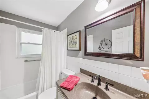 Bath - 70 Breezeview Dr, Ballwin, MO 63021 photo 1 of 3