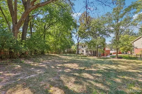 Exterior - 70 Breezeview Dr, Ballwin, MO 63021 photo 14 of 17