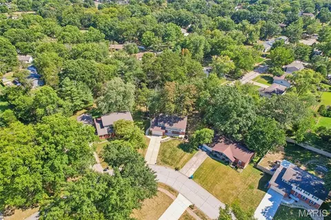 View/Area - 70 Breezeview Dr, Ballwin, MO 63021 photo 5 of 8