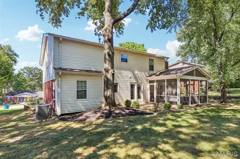 Exterior - 70 Breezeview Dr, Ballwin, MO 63021 photo 13 of 17