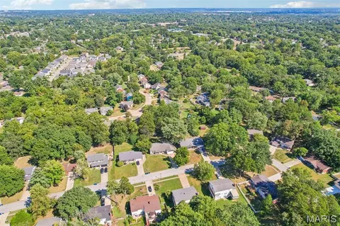 View/Area - 70 Breezeview Dr, Ballwin, MO 63021 photo 3 of 8