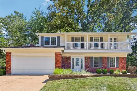 Exterior - 70 Breezeview Dr, Ballwin, MO 63021 photo 3 of 17
