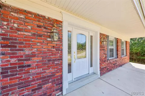 Exterior - 70 Breezeview Dr, Ballwin, MO 63021 photo 5 of 17