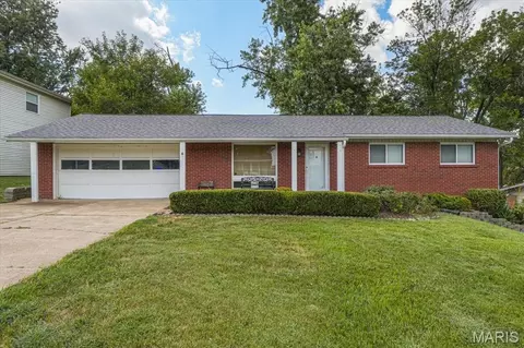 1035 Tempo Dr, Saint Louis, MO 63146