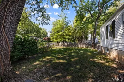 Exterior - 704 Lanvale Dr, Saint Louis, MO 63119 photo 5 of 11