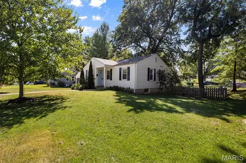 Exterior - 704 Lanvale Dr, Saint Louis, MO 63119 photo 10 of 11