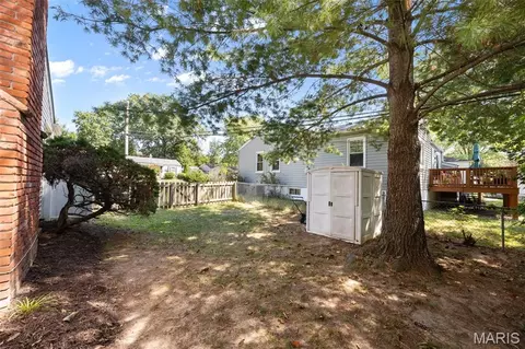 Exterior - 704 Lanvale Dr, Saint Louis, MO 63119 photo 7 of 11