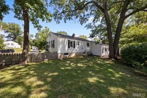 Exterior - 704 Lanvale Dr, Saint Louis, MO 63119 photo 6 of 11