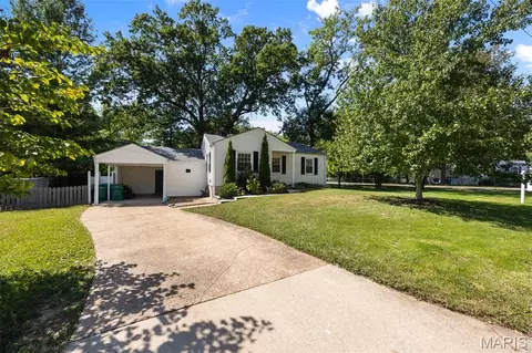 Exterior - 704 Lanvale Dr, Saint Louis, MO 63119 photo 8 of 11