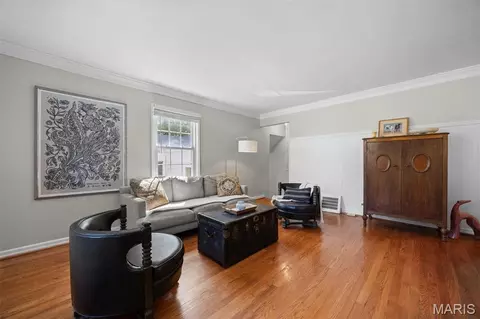 Living - 704 Lanvale Dr, Saint Louis, MO 63119 photo 1 of 2
