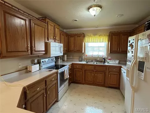 Kitchen - 411 Dacus Dr, Sikeston, MO 63801 photo 1 of 1