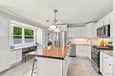 Kitchen - 502 Iron Lantern Dr, Ballwin, MO 63011 photo 2 of 3