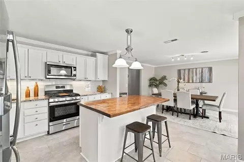 Kitchen - 502 Iron Lantern Dr, Ballwin, MO 63011 photo 3 of 3