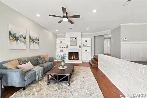 Living - 502 Iron Lantern Dr, Ballwin, MO 63011 photo 1 of 2