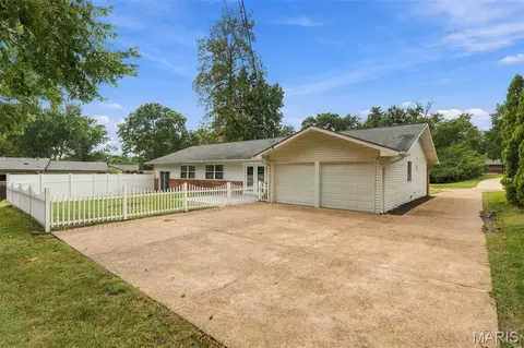 Exterior - 502 Iron Lantern Dr, Ballwin, MO 63011 photo 4 of 6