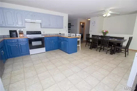 Kitchen - 13475 Toffee, Saint Robert, MO 65584 photo 2 of 4