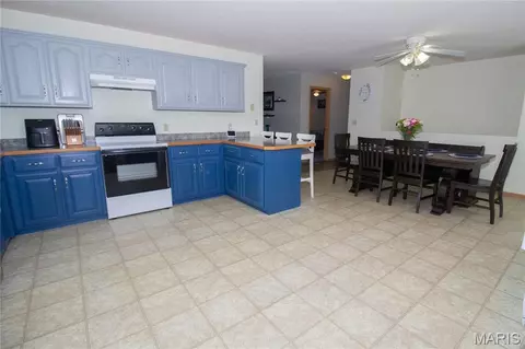 Kitchen - 13475 Toffee, Saint Robert, MO 65584 photo 3 of 4