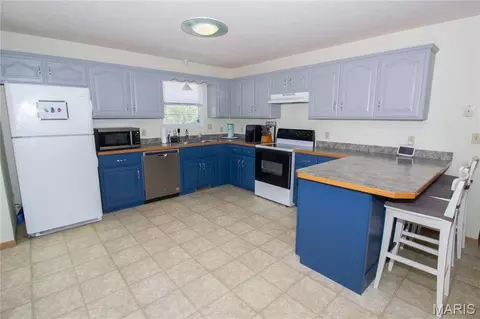 Kitchen - 13475 Toffee, Saint Robert, MO 65584 photo 4 of 4