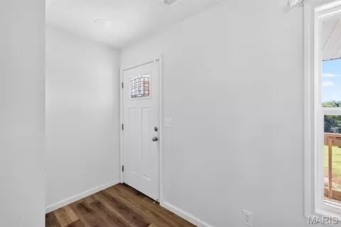 Entry Way - 307 S Nettleton Ave, Mansfield, MO 65704 photo 1 of 3