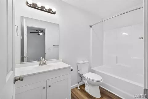 Bath - 307 S Nettleton Ave, Mansfield, MO 65704 photo 1 of 2