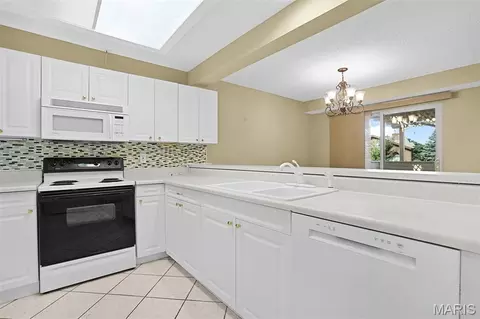Kitchen - 226 Hemingway Ln #C, Weldon Spring, MO 63304 photo 2 of 4