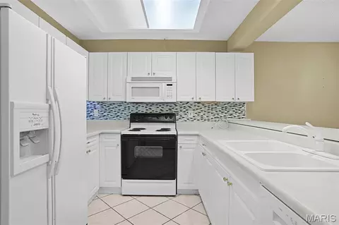 Kitchen - 226 Hemingway Ln #C, Weldon Spring, MO 63304 photo 1 of 4