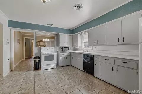 Kitchen - 1112 David Dr, Kennett, MO 63857 photo 4 of 4