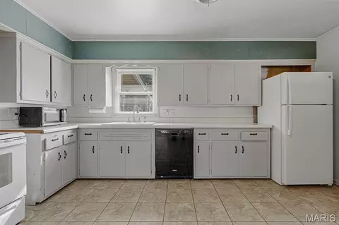 Kitchen - 1112 David Dr, Kennett, MO 63857 photo 2 of 4