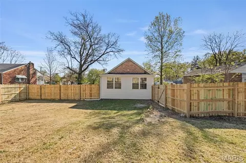 Exterior - 129 N Dade Ave, Ferguson, MO 63135 photo 7 of 8