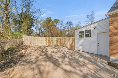 Exterior - 129 N Dade Ave, Ferguson, MO 63135 photo 3 of 8
