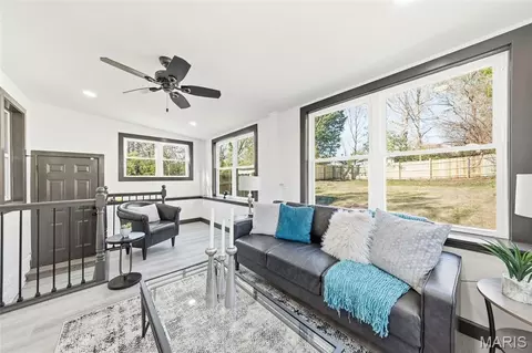 Living - 129 N Dade Ave, Ferguson, MO 63135 photo 4 of 5