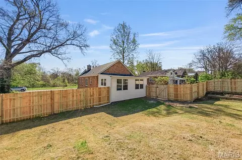 Exterior - 129 N Dade Ave, Ferguson, MO 63135 photo 6 of 8