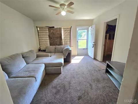 Living - 1206 Rixon, Alton, IL 62002 photo 1 of 2