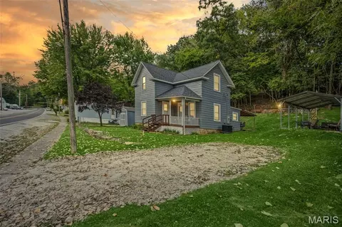 359 Market St, Grafton, IL 62037