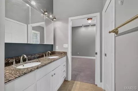 Bath - 2400 Wimbledon Estates Dr, Festus, MO 63028 photo 6 of 7