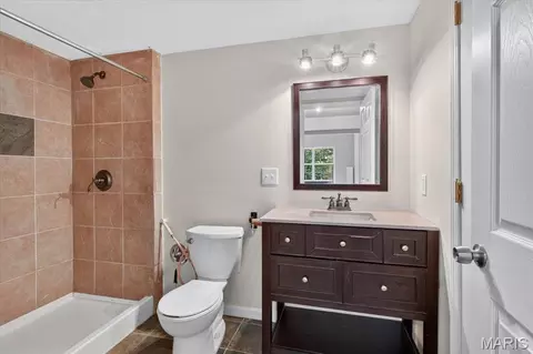 Bath - 2400 Wimbledon Estates Dr, Festus, MO 63028 photo 7 of 7