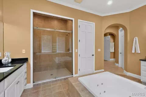 Bath - 2400 Wimbledon Estates Dr, Festus, MO 63028 photo 4 of 7