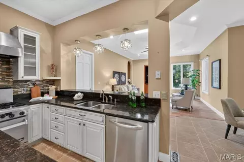 Kitchen - 2400 Wimbledon Estates Dr, Festus, MO 63028 photo 4 of 5