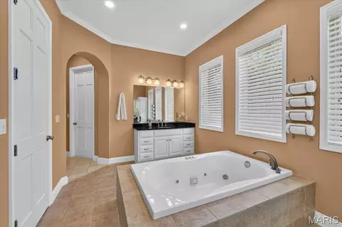Bath - 2400 Wimbledon Estates Dr, Festus, MO 63028 photo 3 of 7