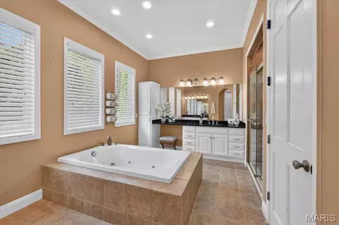 Bath - 2400 Wimbledon Estates Dr, Festus, MO 63028 photo 2 of 7