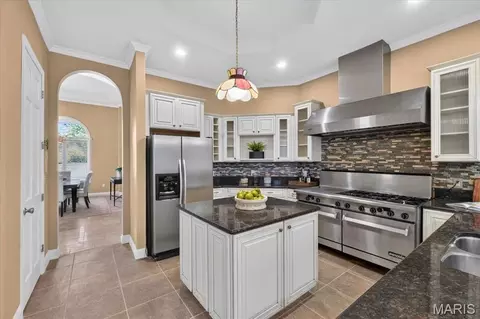 Kitchen - 2400 Wimbledon Estates Dr, Festus, MO 63028 photo 5 of 5