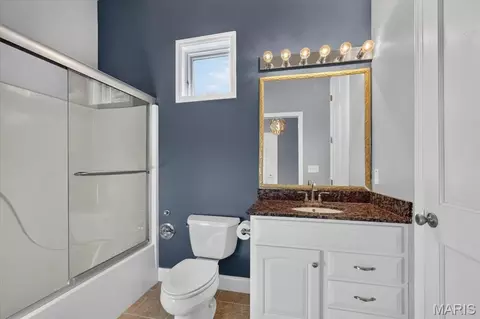 Bath - 2400 Wimbledon Estates Dr, Festus, MO 63028 photo 5 of 7